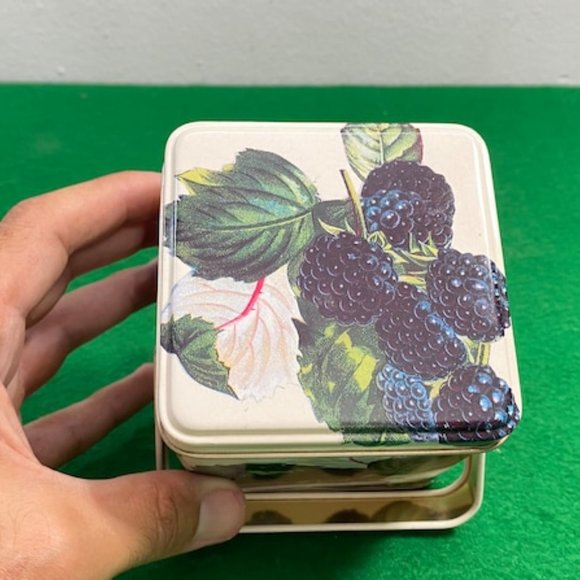 Vintage Tin Jewelry Box with Key, Storage Keepsake Box, Trinket Box, Ring Box, H - Picture 2 of 11